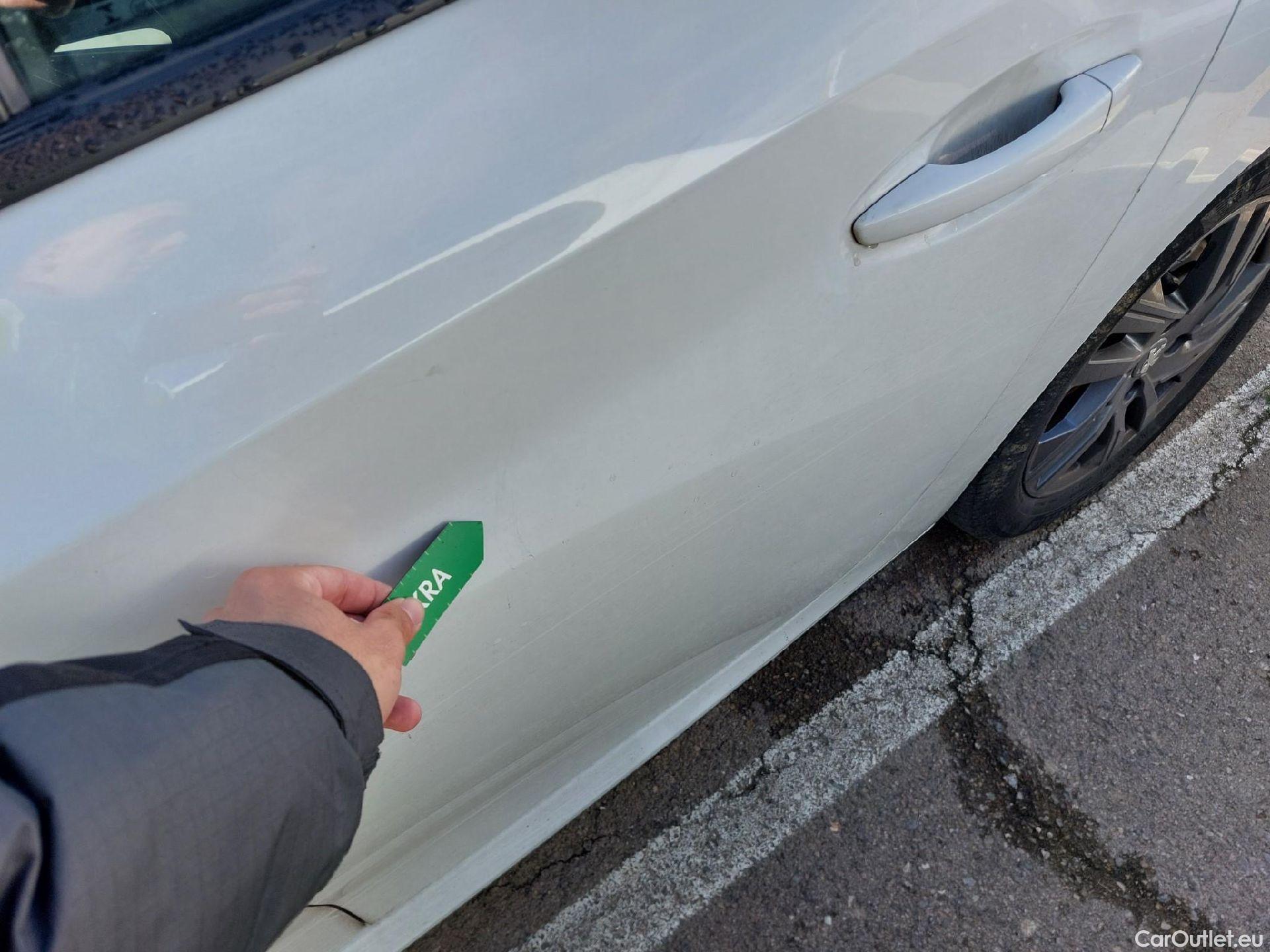  Peugeot  208 PEUGEOT  / 2019 / 5P / berlina con portón BlueHDi 73kW (100CV) Active Pack (AC) #6