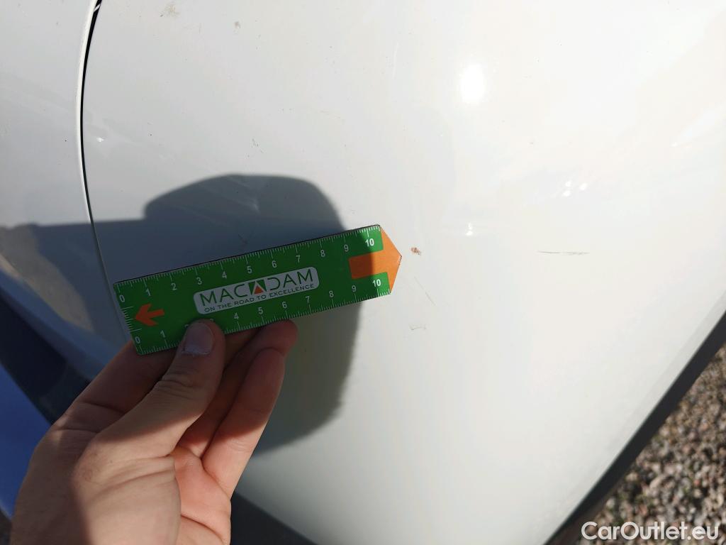  Peugeot  2008 PEUGEOT  / 2019 / 5P / todoterreno Active Puretech 100 S&S BVM6 #36