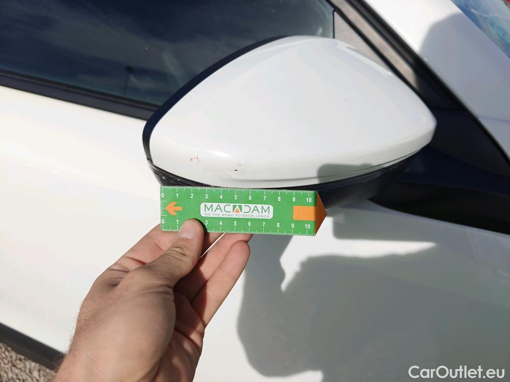  Peugeot  2008 PEUGEOT  / 2019 / 5P / todoterreno Active Puretech 100 S&S BVM6 #25