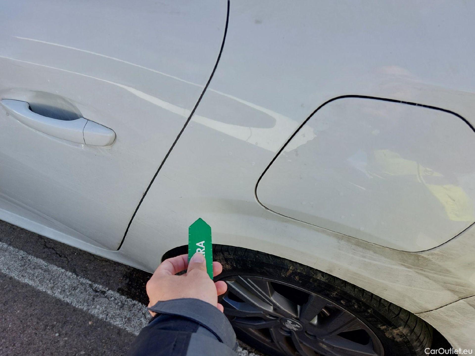  Peugeot  208 PEUGEOT  / 2019 / 5P / berlina con portón BlueHDi 73kW (100CV) Active Pack (AC) #8