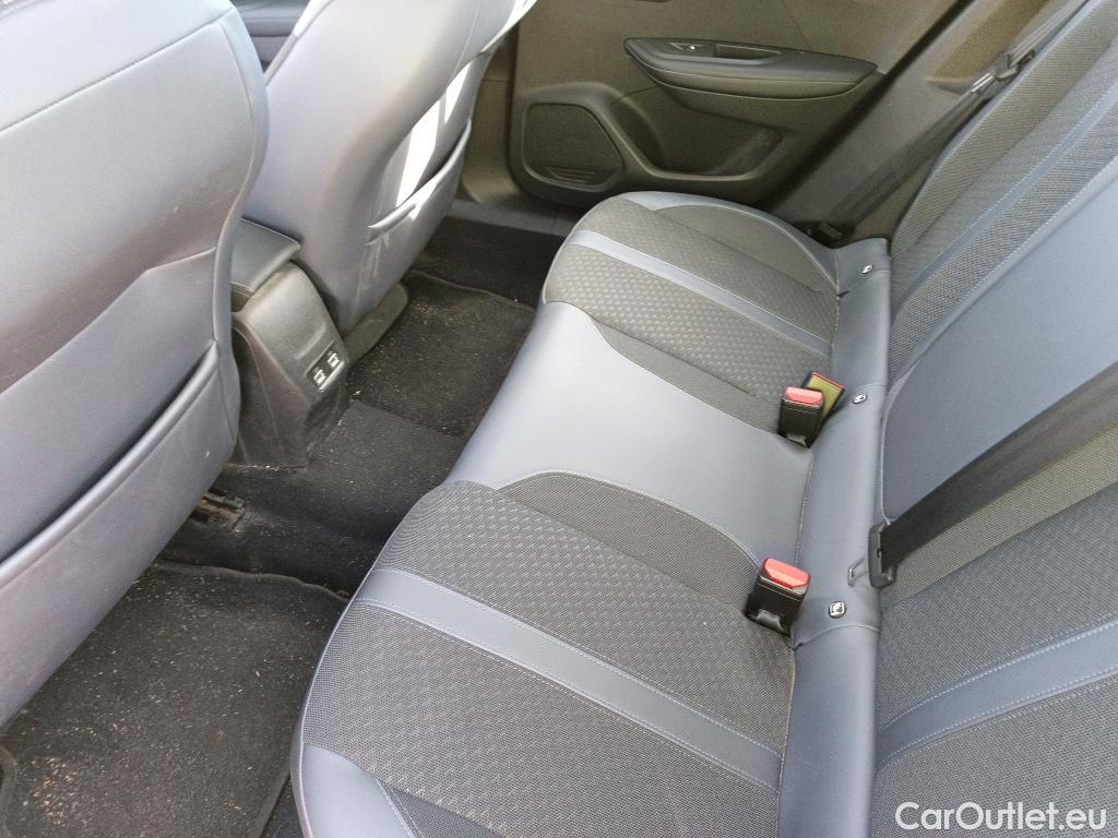  Peugeot  2008 PEUGEOT  / 2019 / 5P / todoterreno Allure BlueHDI 100 S&S BVM6 #22