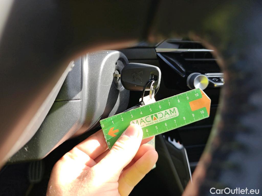  Peugeot  2008 PEUGEOT  / 2019 / 5P / todoterreno Active Puretech 100 S&S BVM6 #2