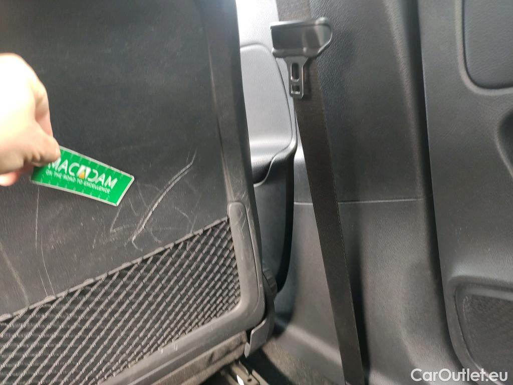  Mercedes  A-Klasse MERCEDES-BENZ Clase A / 2018 / 4P / sedán Sedán A 250 e #17