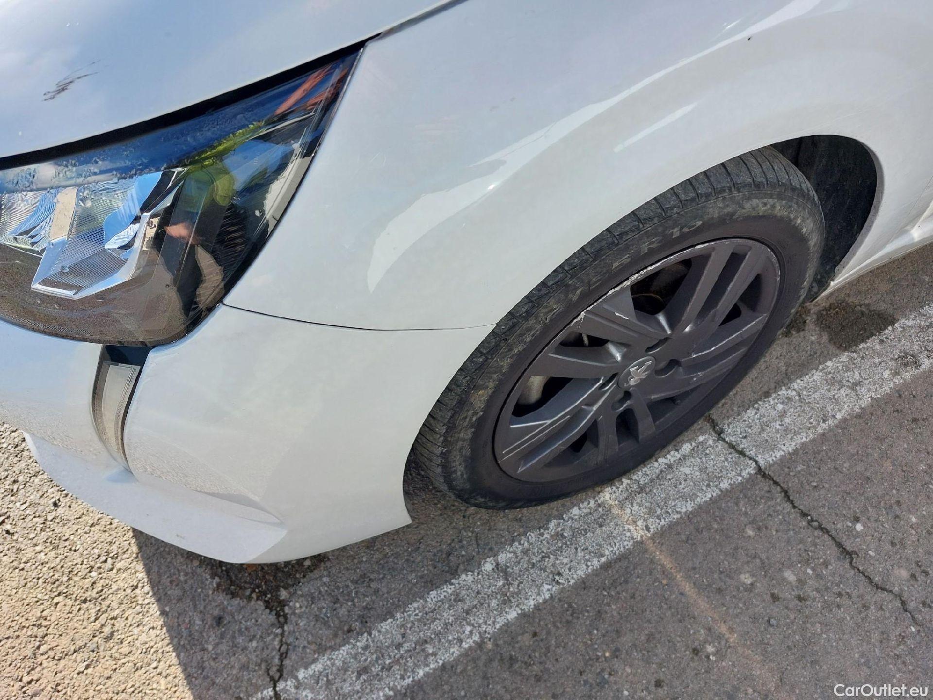  Peugeot  208 PEUGEOT  / 2019 / 5P / berlina con portón BlueHDi 73kW (100CV) Active Pack (AC) #4