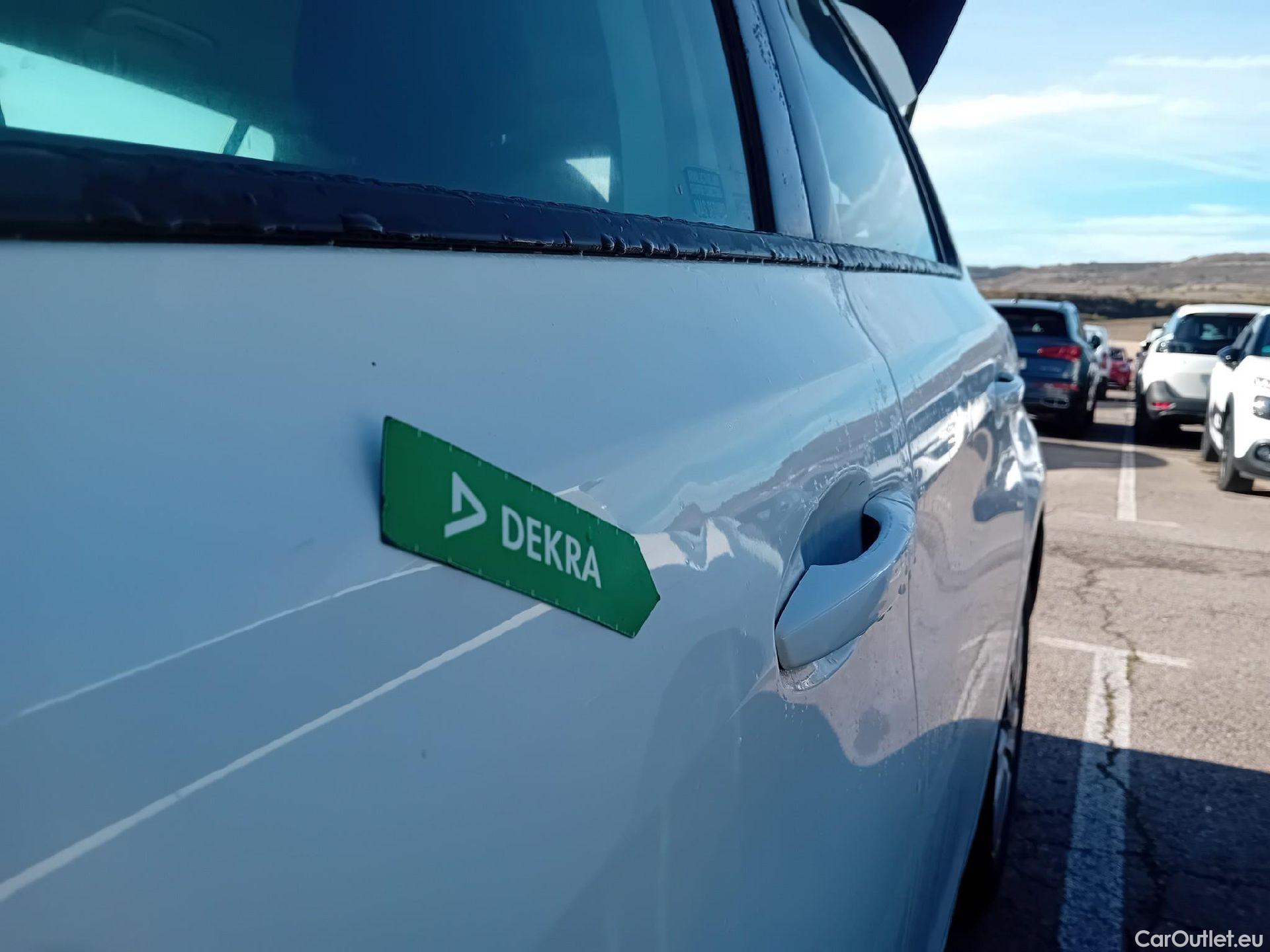  Peugeot  308 PEUGEOT  / 2017 / 5P / berlina con portón 5p Active Pack BlueHDi 130 S&S #5