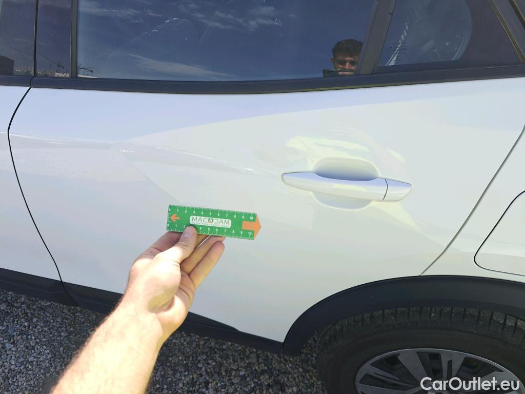  Peugeot  2008 PEUGEOT  / 2019 / 5P / todoterreno Active Puretech 100 S&S BVM6 #31