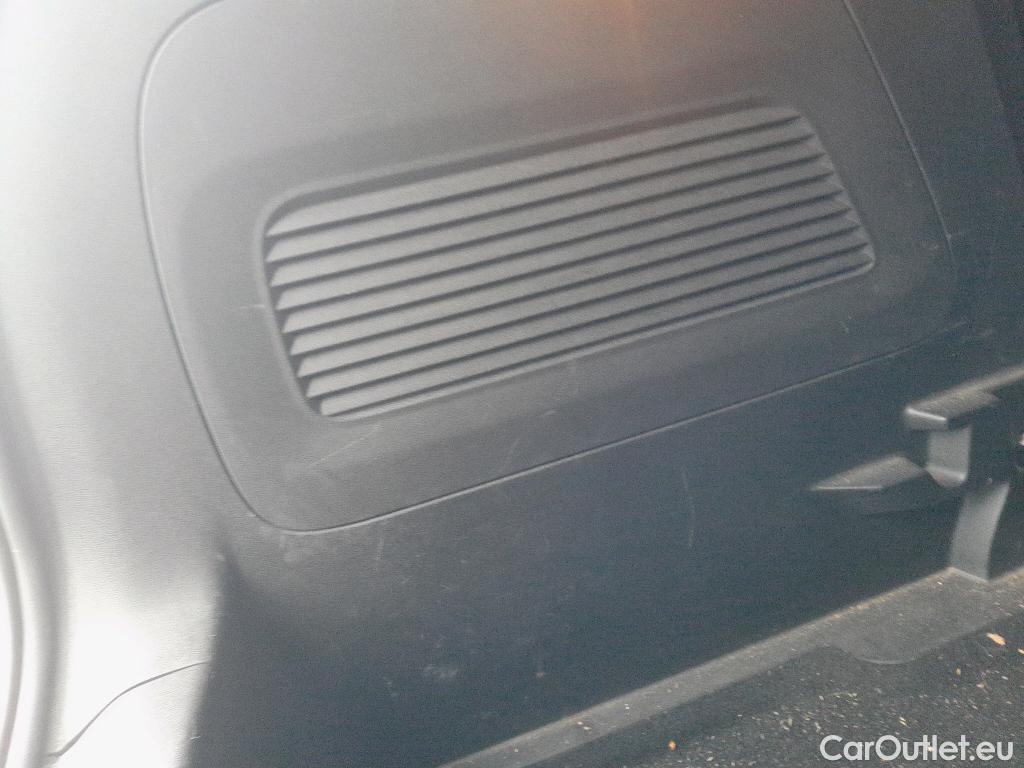  Opel  Crossland OPEL  X 5p 1G todoterreno 1.6T 73kW (99CV) Selective #28