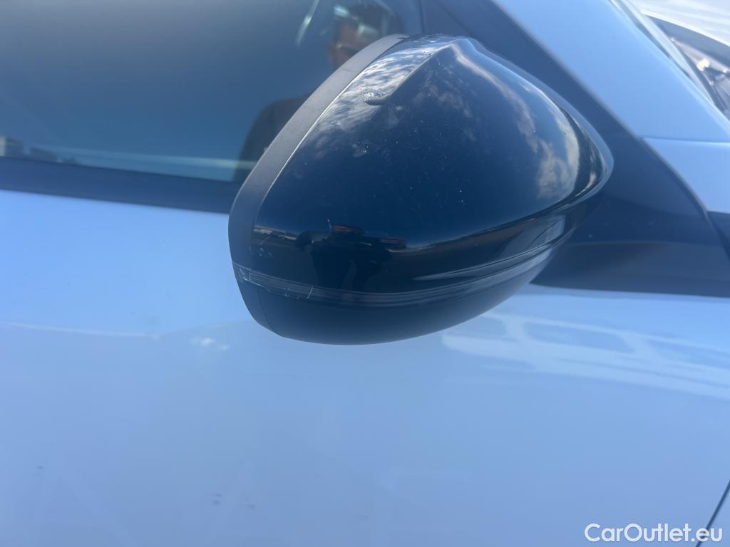  Peugeot  2008 PEUGEOT  / 2019 / 5P / todoterreno Active Pack BlueHDI 81kW (110CV) #26