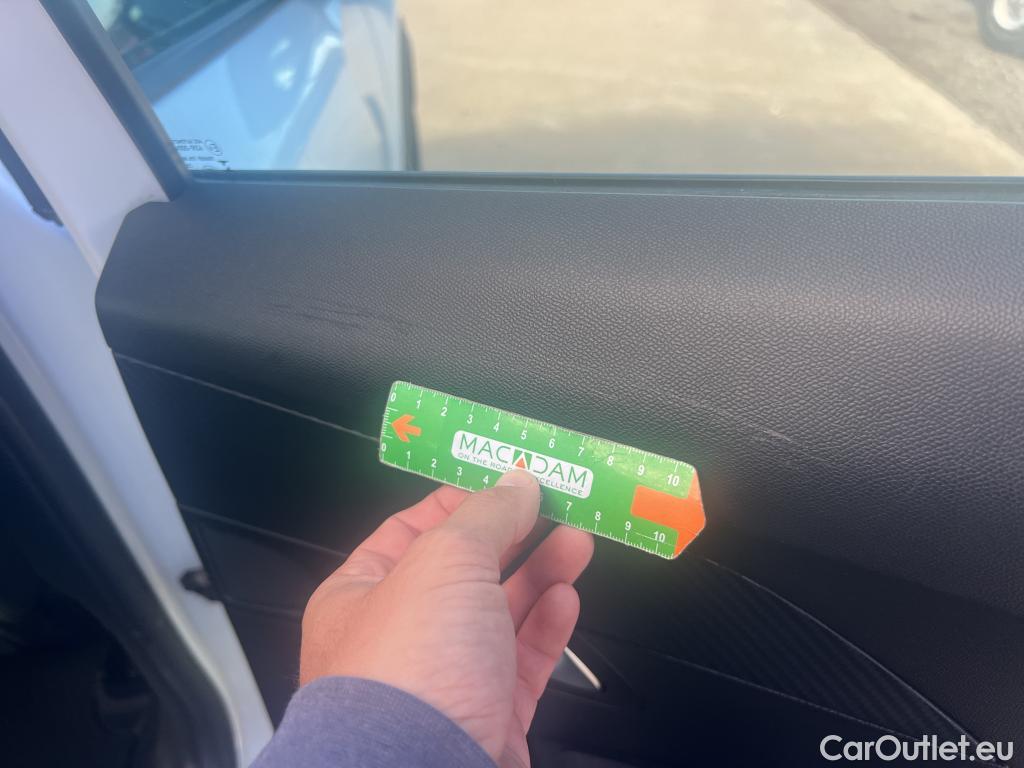  Peugeot  2008 PEUGEOT  / 2019 / 5P / todoterreno Active Pack BlueHDI 81kW (110CV) #17