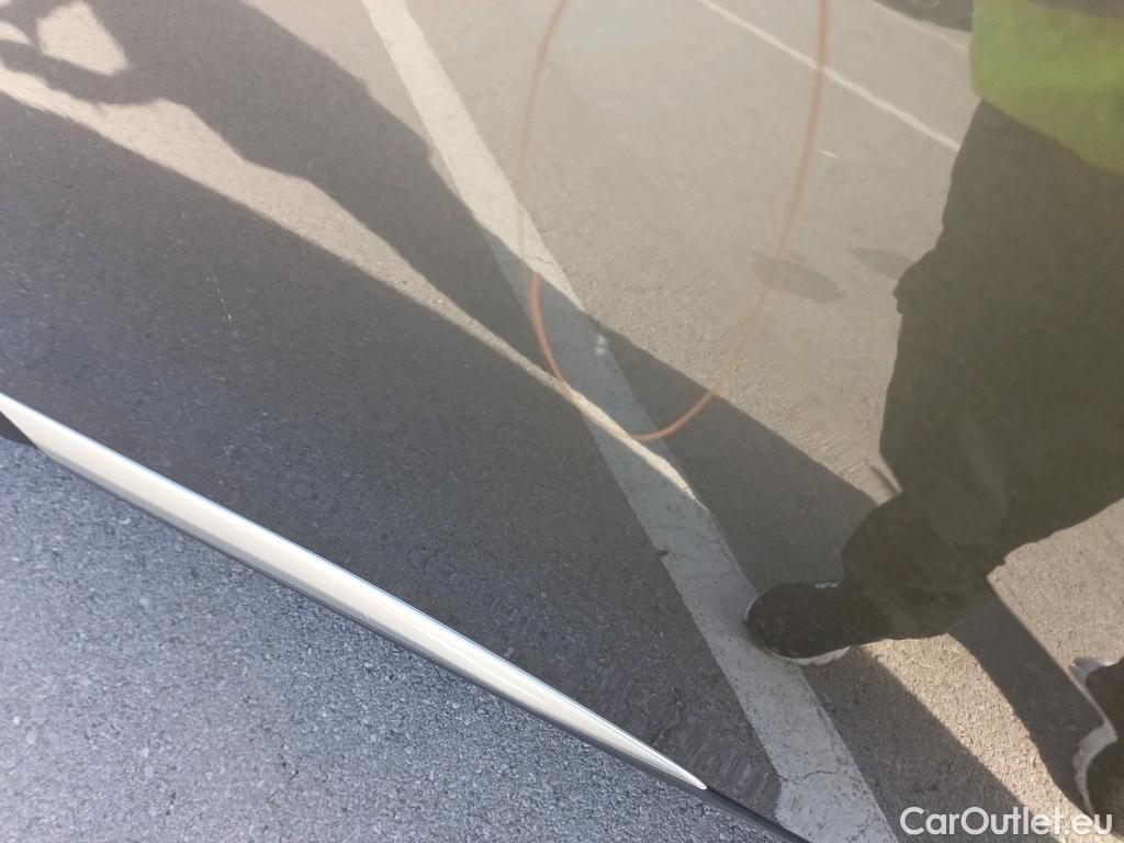  Peugeot  2008 PEUGEOT  / 2019 / 5P / todoterreno Allure BlueHDI 100 S&S BVM6 #21