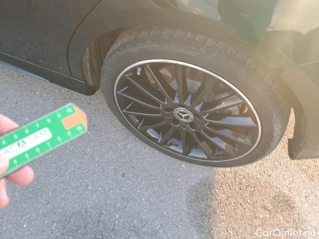  Mercedes  A-Klasse MERCEDES-BENZ Clase A / 2018 / 5P / berlina con portón A 250 e #5