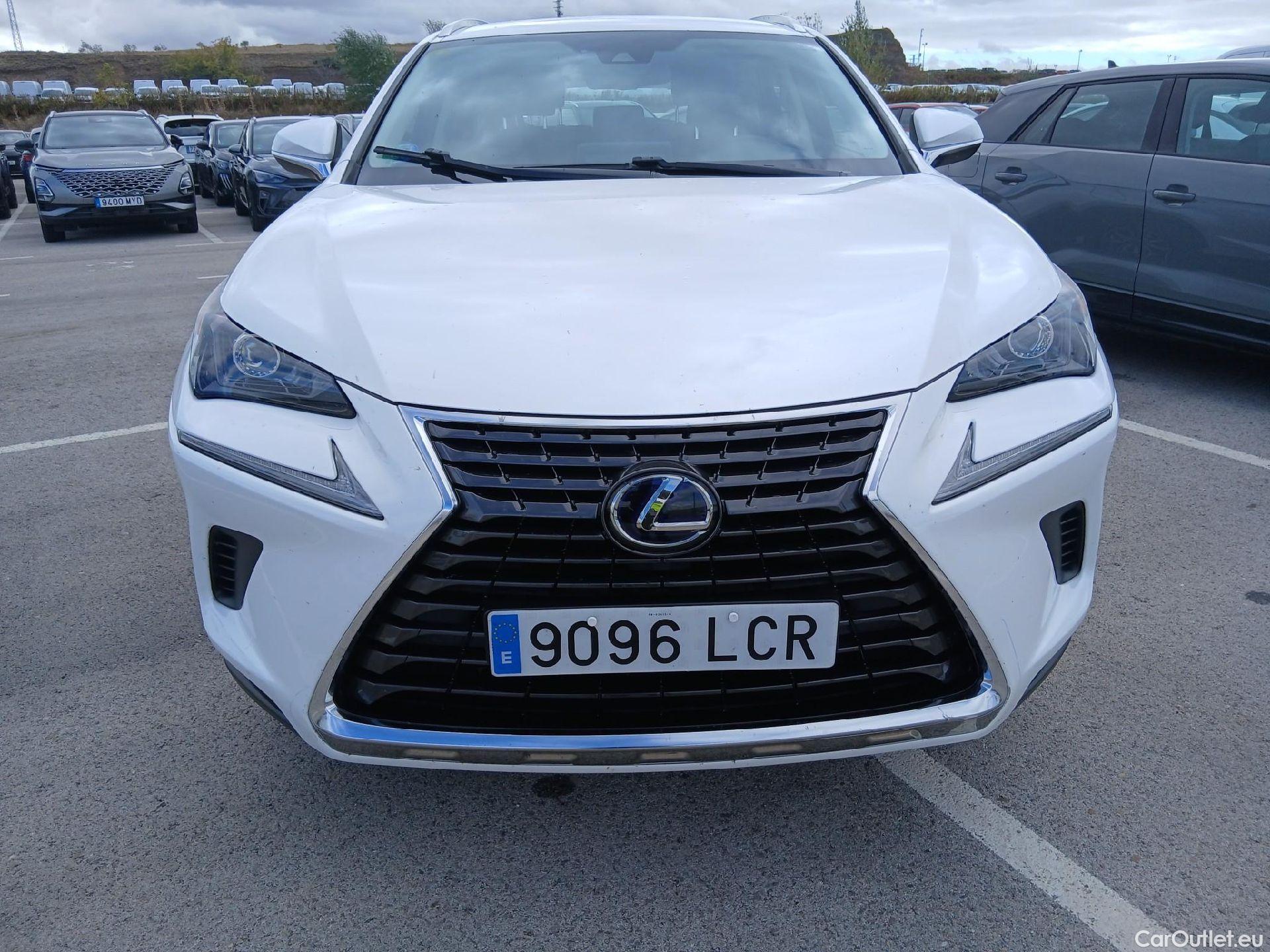  Lexus  NX LEXUS  / 2017 / 5P / todoterreno 2.5 300h Business Navigation 2WD (CX) #2