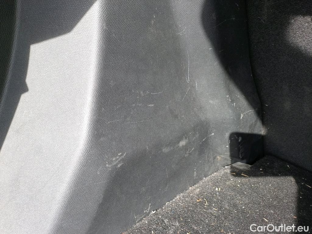  Peugeot  2008 PEUGEOT  / 2019 / 5P / todoterreno Allure BlueHDI 100 S&S BVM6 #12