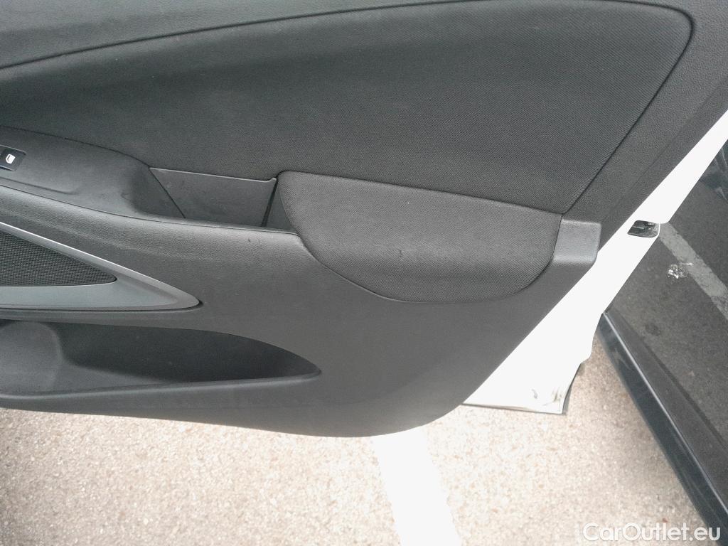  Opel  Crossland OPEL  X 5p 1G todoterreno 1.6T 73kW (99CV) Selective #10