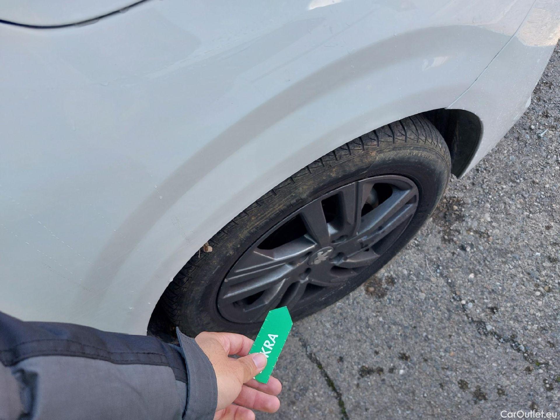  Peugeot  208 PEUGEOT  / 2019 / 5P / berlina con portón BlueHDi 73kW (100CV) Active Pack (AC) #18