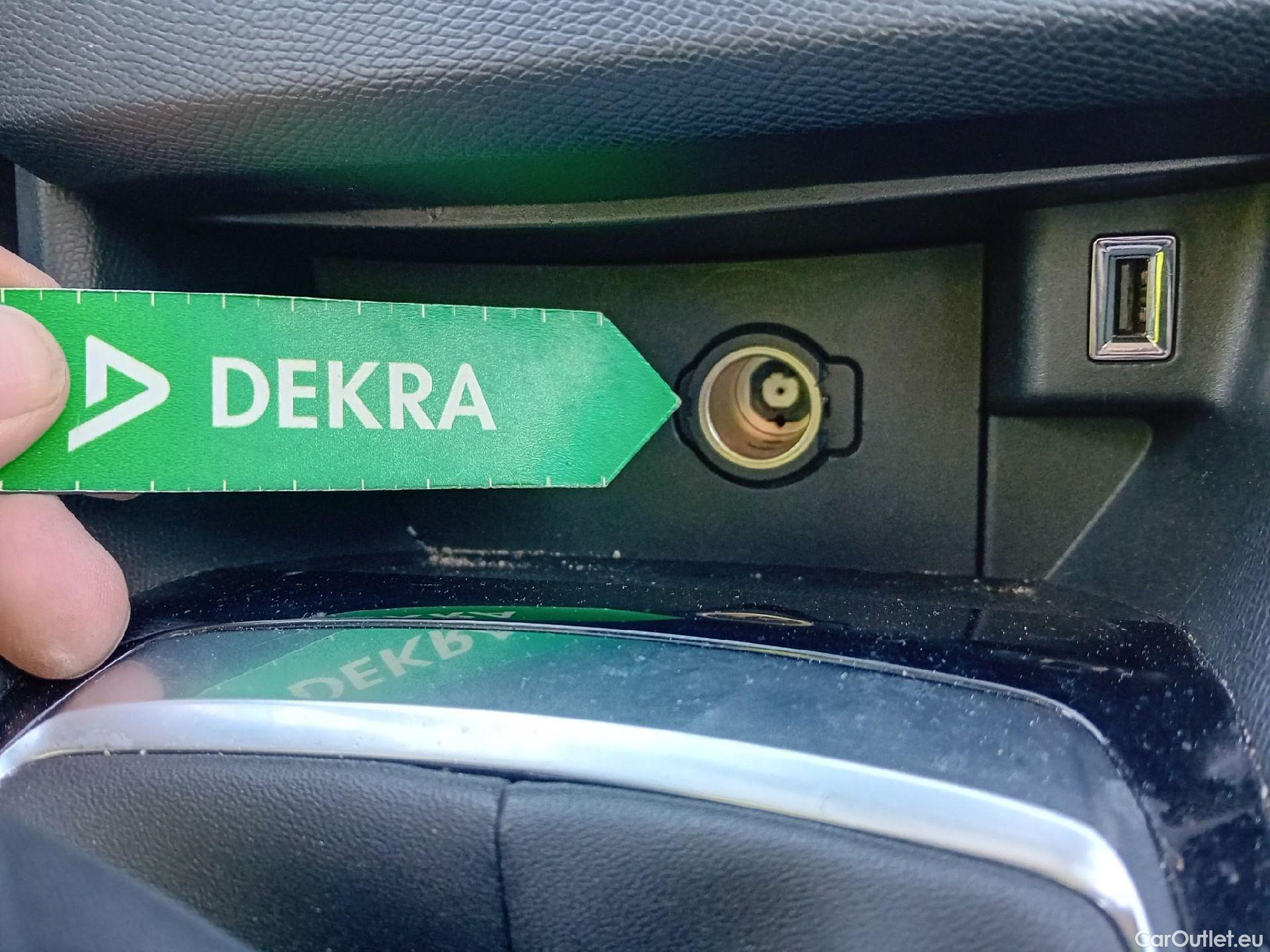  Peugeot  308 PEUGEOT  / 2017 / 5P / berlina con portón 5p Active Pack BlueHDi 130 S&S #21