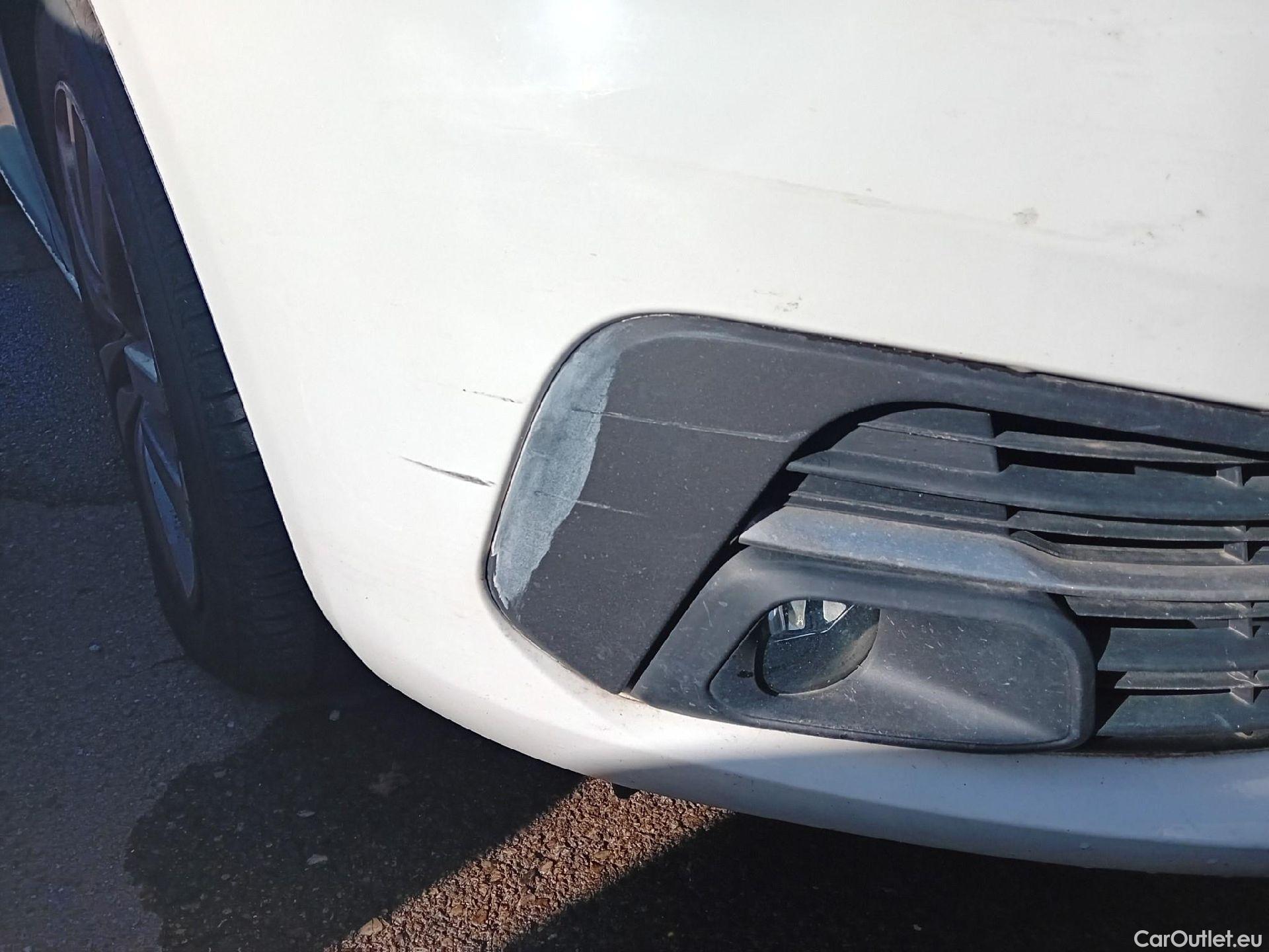  Peugeot  308 PEUGEOT  / 2017 / 5P / berlina con portón 5p Active Pack BlueHDi 130 S&S #1