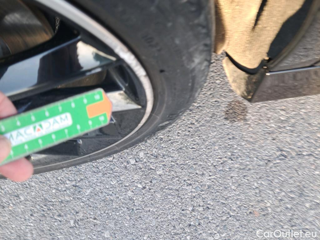  Mercedes  A-Klasse MERCEDES-BENZ Clase A / 2018 / 5P / berlina con portón A 250 e #12