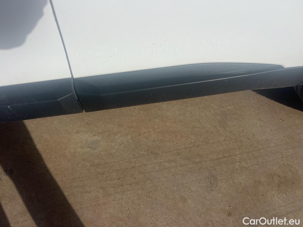  Peugeot  2008 PEUGEOT  / 2019 / 5P / todoterreno Active Pack BlueHDI 81kW (110CV) #28