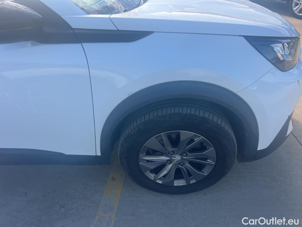  Peugeot  2008 PEUGEOT  / 2019 / 5P / todoterreno Active Pack BlueHDI 81kW (110CV) #18