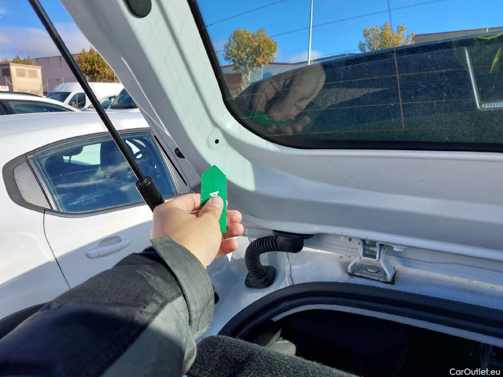  Peugeot  208 PEUGEOT  / 2019 / 5P / berlina con portón BlueHDi 73kW (100CV) Active Pack (AC) #19