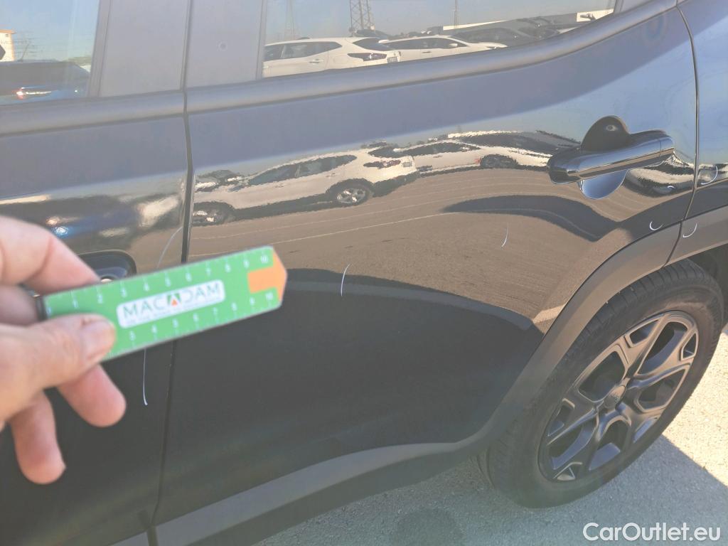  Jeep  Patriot JEEP Renegade / 2014 / 5P / todoterreno 80 Aniversario 1.0G 88kW (120CV) 4x2(SP) #38