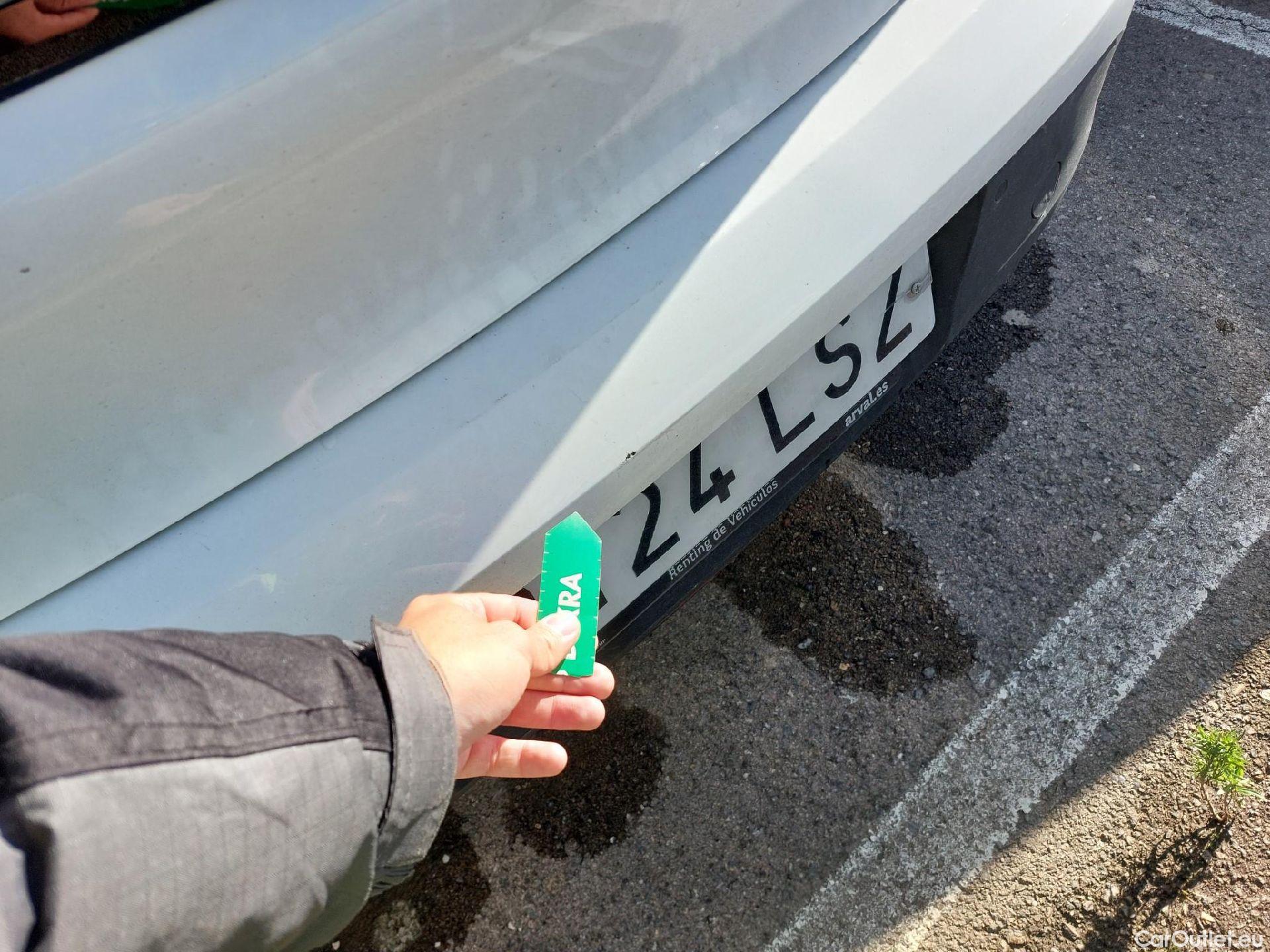  Peugeot  208 PEUGEOT  / 2019 / 5P / berlina con portón BlueHDi 73kW (100CV) Active Pack (AC) #9