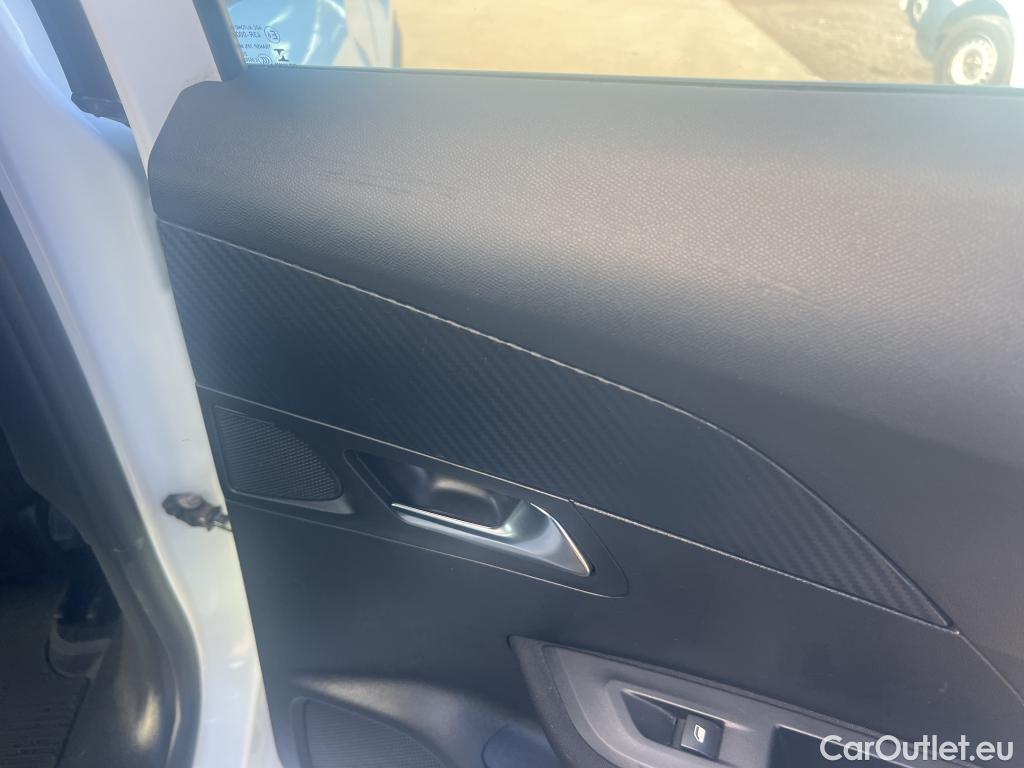  Peugeot  2008 PEUGEOT  / 2019 / 5P / todoterreno Active Pack BlueHDI 81kW (110CV) #16