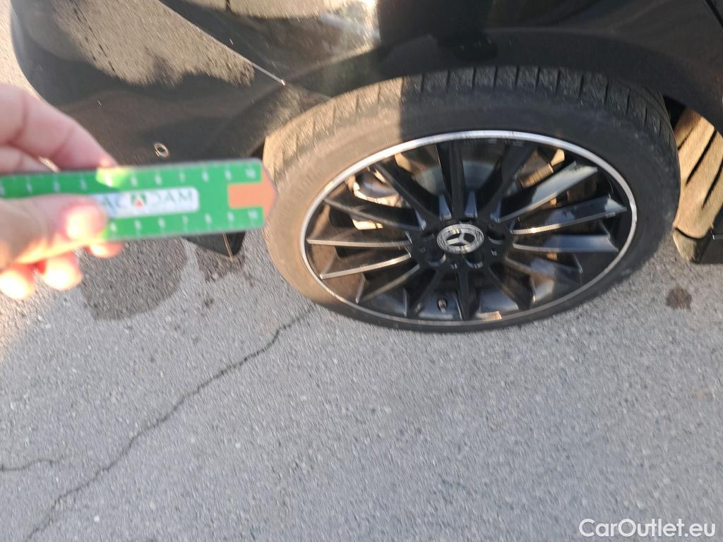  Mercedes  A-Klasse MERCEDES-BENZ Clase A / 2018 / 5P / berlina con portón A 250 e #11