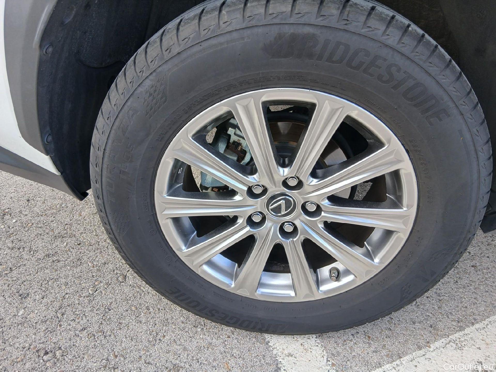  Lexus  NX LEXUS  / 2017 / 5P / todoterreno 2.5 300h Business Navigation 2WD (CX) #29