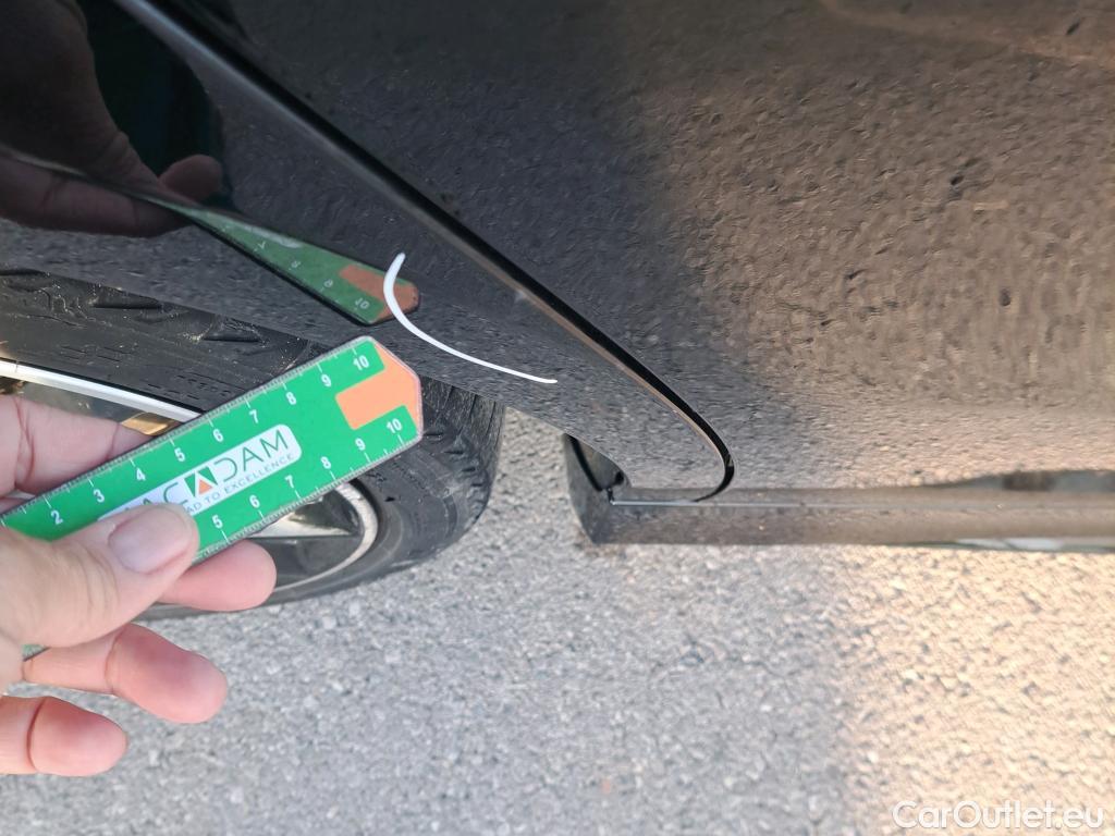  Mercedes  A-Klasse MERCEDES-BENZ Clase A / 2018 / 5P / berlina con portón A 250 e #24