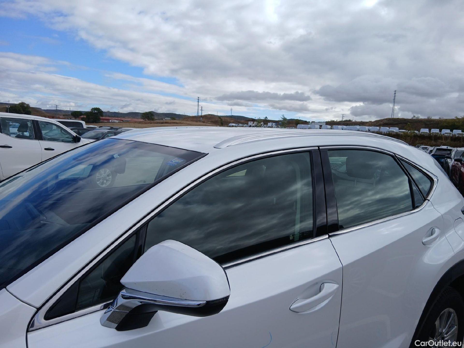  Lexus  NX LEXUS  / 2017 / 5P / todoterreno 2.5 300h Business Navigation 2WD (CX) #40