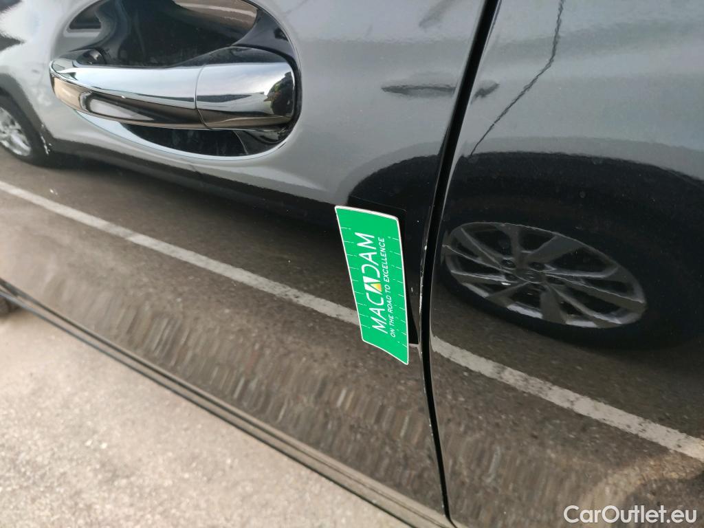  Mercedes  A-Klasse MERCEDES-BENZ Clase A / 2018 / 4P / sedán Sedán A 250 e #9