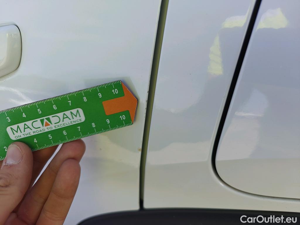  Peugeot  2008 PEUGEOT  / 2019 / 5P / todoterreno Active Puretech 100 S&S BVM6 #32