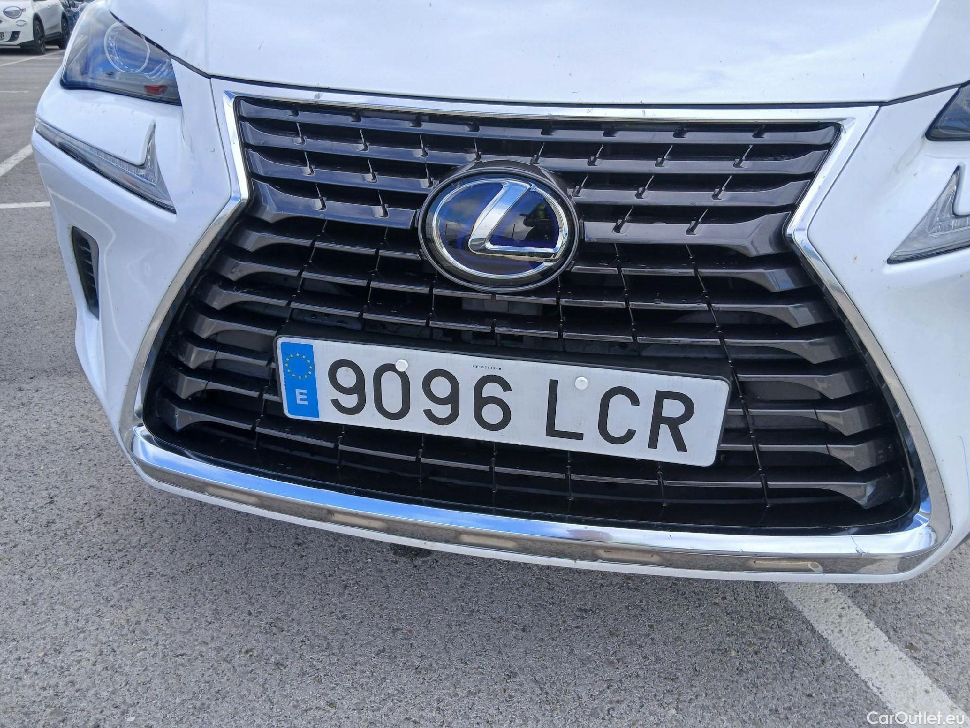  Lexus  NX LEXUS  / 2017 / 5P / todoterreno 2.5 300h Business Navigation 2WD (CX) #5