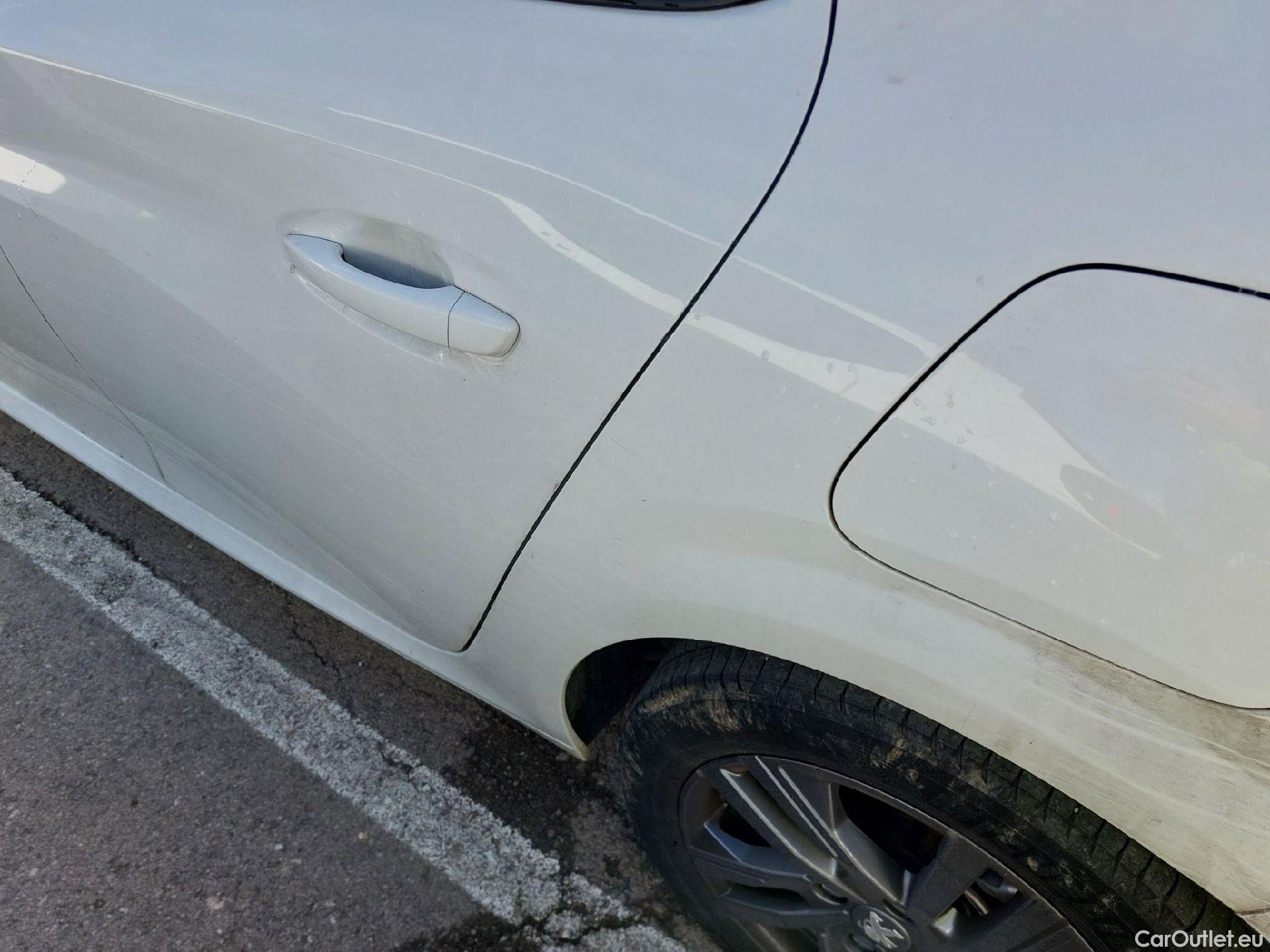  Peugeot  208 PEUGEOT  / 2019 / 5P / berlina con portón BlueHDi 73kW (100CV) Active Pack (AC) #7