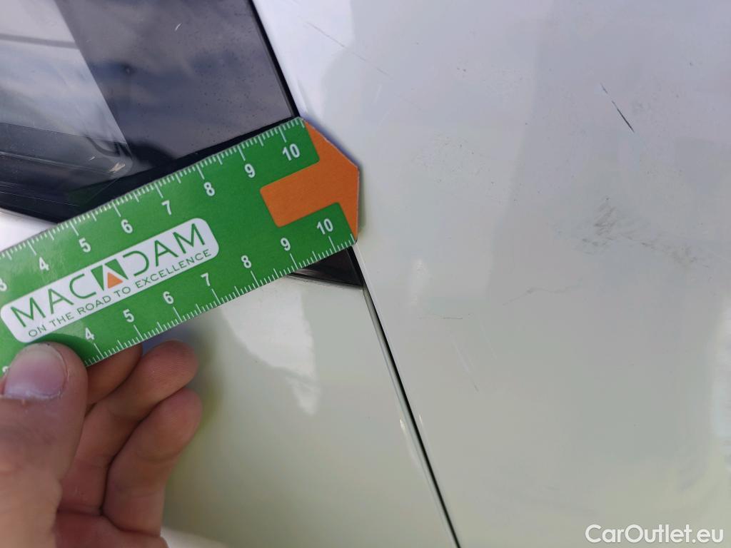  Peugeot  2008 PEUGEOT  / 2019 / 5P / todoterreno Active Puretech 100 S&S BVM6 #23