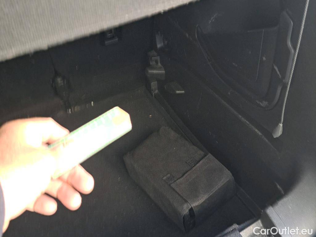  Jeep  Patriot JEEP Renegade / 2014 / 5P / todoterreno 80 Aniversario 1.0G 88kW (120CV) 4x2(SP) #59