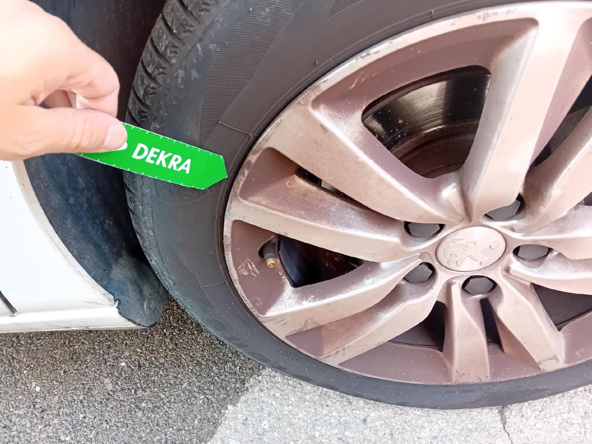  Peugeot  308 PEUGEOT  / 2017 / 5P / berlina con portón 5p Active Pack BlueHDi 130 S&S #18