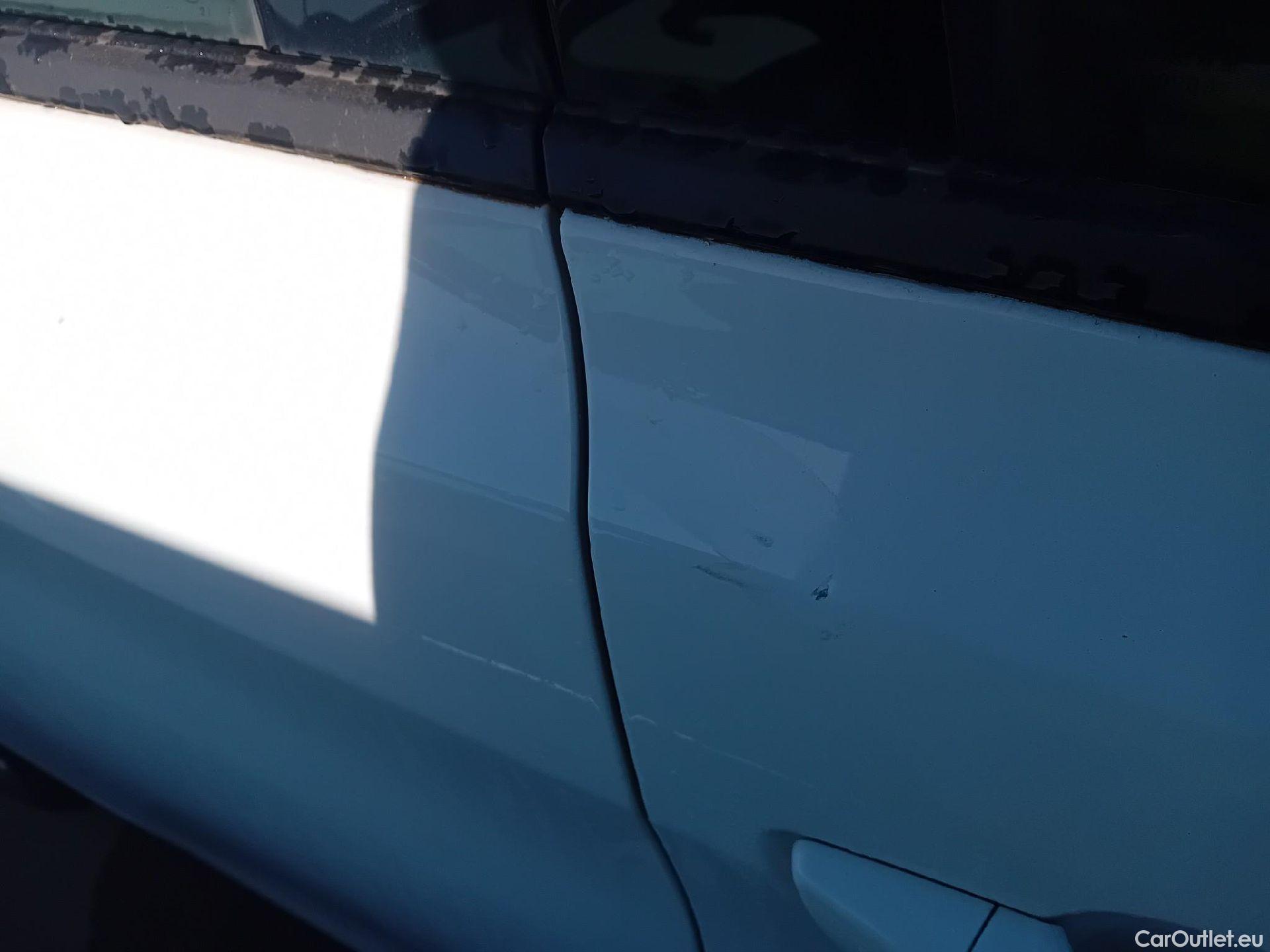  Peugeot  308 PEUGEOT  / 2017 / 5P / berlina con portón 5p Active Pack BlueHDi 130 S&S #15