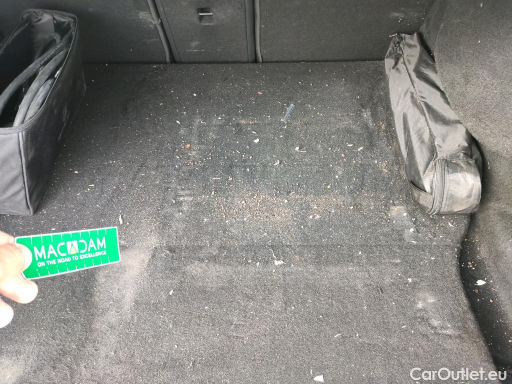  Mercedes  A-Klasse MERCEDES-BENZ Clase A / 2018 / 4P / sedán Sedán A 250 e #29