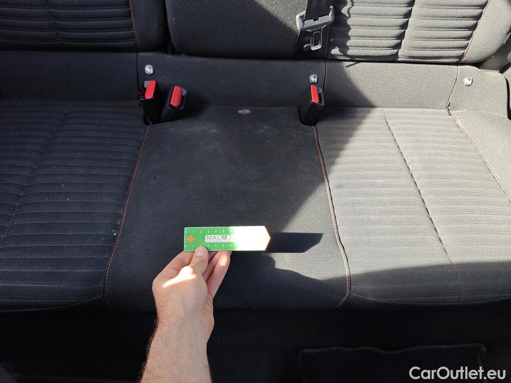  Peugeot  2008 PEUGEOT  / 2019 / 5P / todoterreno Active Puretech 100 S&S BVM6 #37