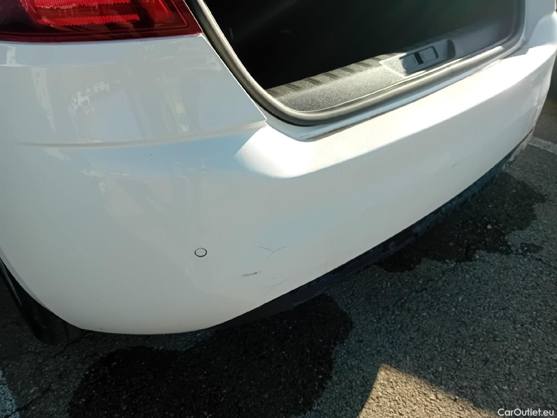  Peugeot  308 PEUGEOT  / 2017 / 5P / berlina con portón 5p Active Pack BlueHDi 130 S&S #9