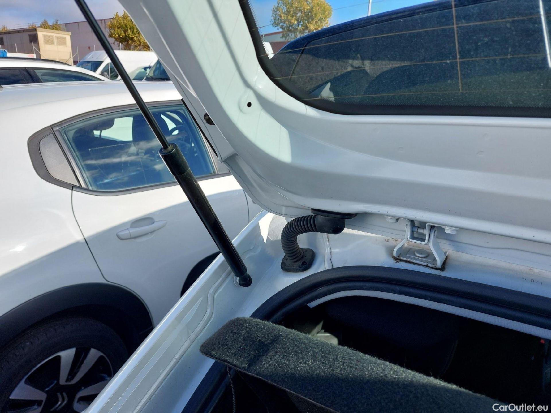  Peugeot  208 PEUGEOT  / 2019 / 5P / berlina con portón BlueHDi 73kW (100CV) Active Pack (AC) #20