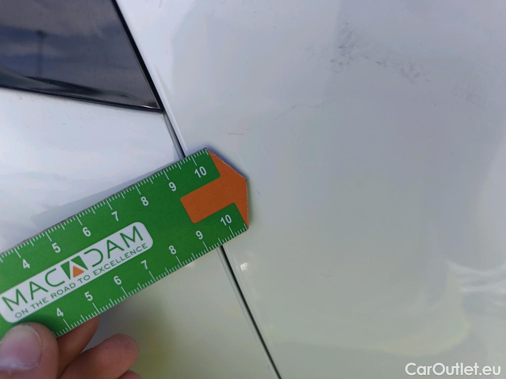  Peugeot  2008 PEUGEOT  / 2019 / 5P / todoterreno Active Puretech 100 S&S BVM6 #24