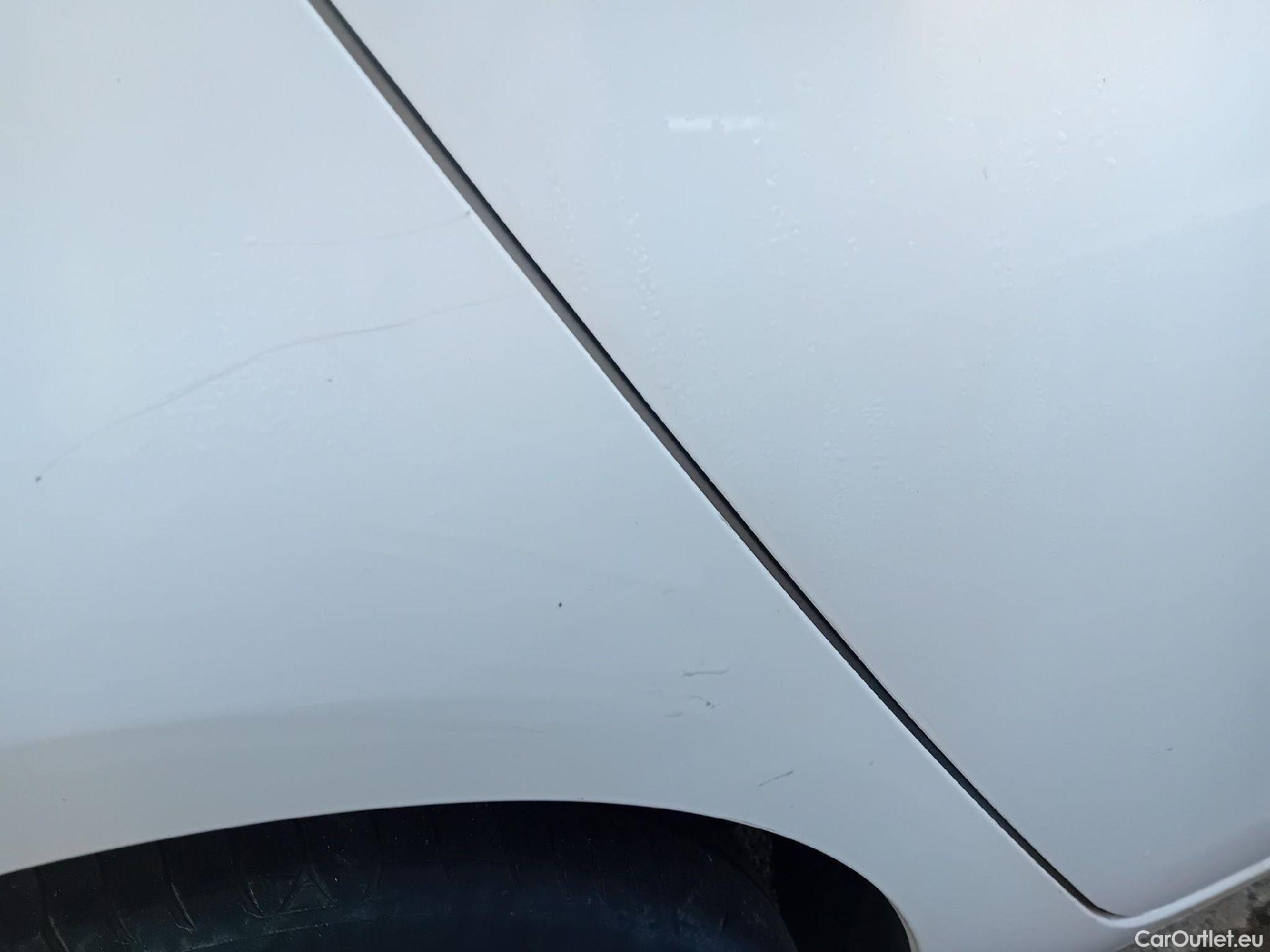  Peugeot  308 PEUGEOT  / 2017 / 5P / berlina con portón 5p Active Pack BlueHDi 130 S&S #14