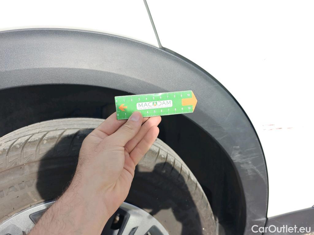  Peugeot  2008 PEUGEOT  / 2019 / 5P / todoterreno Active Puretech 100 S&S BVM6 #27