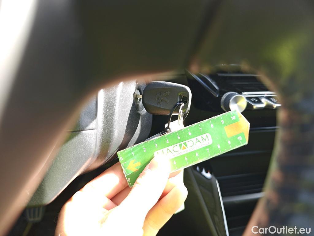  Peugeot  2008 PEUGEOT  / 2019 / 5P / todoterreno Active Puretech 100 S&S BVM6 #1