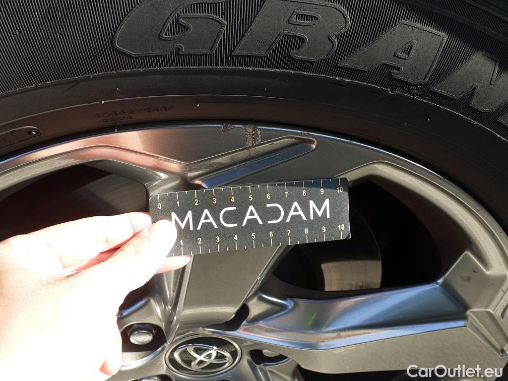  Toyota  RAV4 TOYOTA  / 2018 / 5P / todoterreno 2.5l 220H Advance 4WD #28