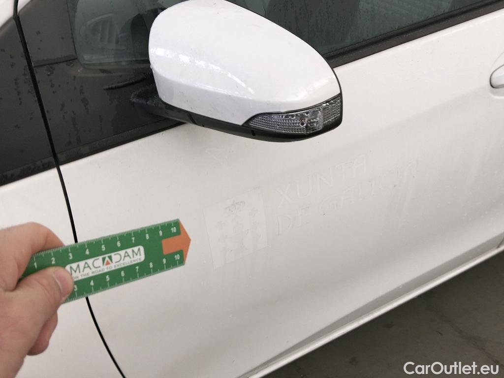  Toyota  Yaris TOYOTA  / 2017 / 5P / berlina con portón 1.5 100H Active #1